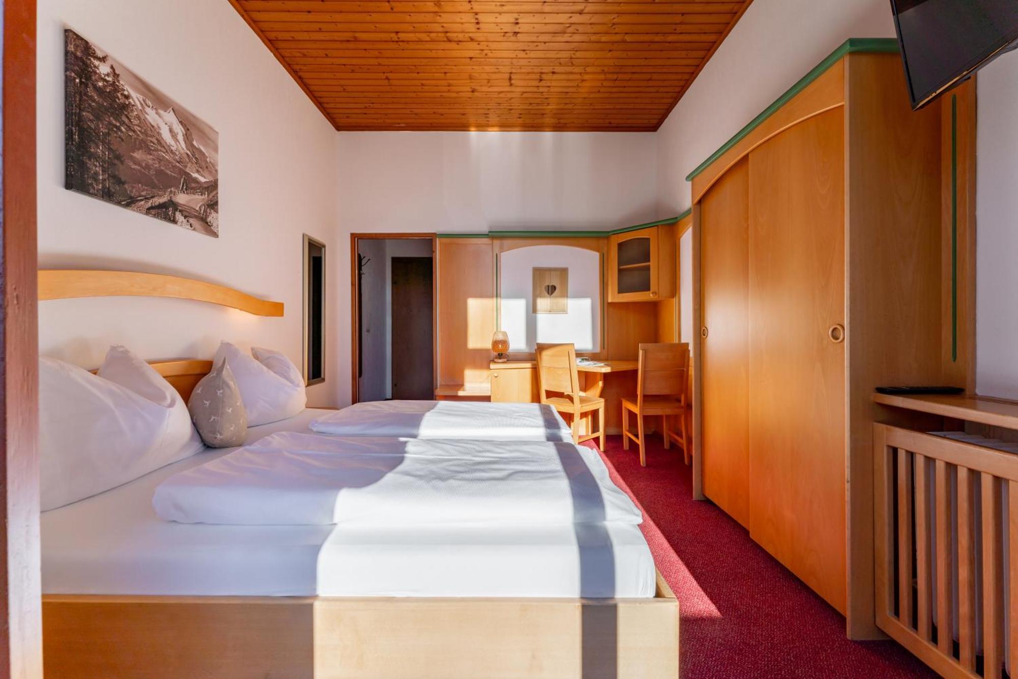 Hotel Gasthof Post Брук-ан-дер-Гросглокнерштрасе Екстер'єр фото